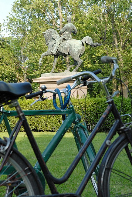 Statua Vittorio Emanuele - La Critical Mass di Bologna