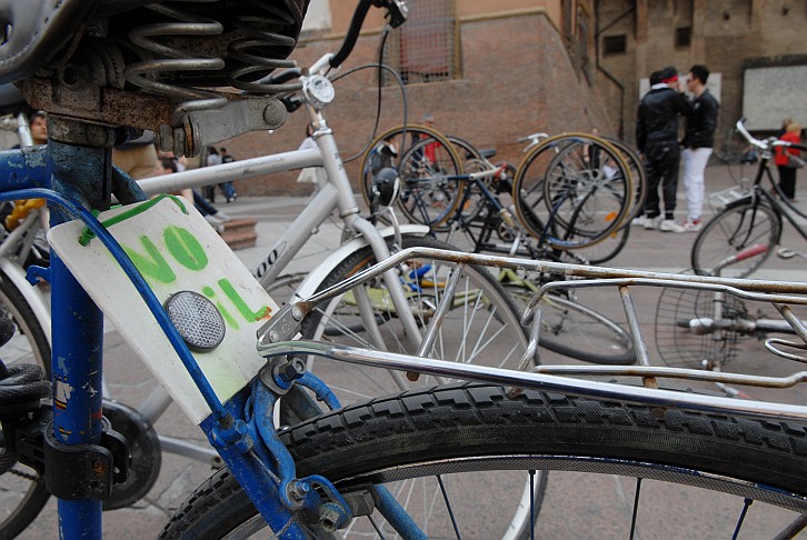 Targa no oil - La Critical Mass di Bologna