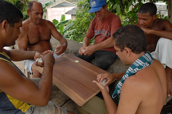 Giocando a domino - Fotografia di Baracoa - Cuba 2010