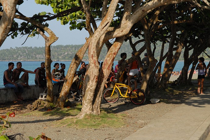 Riparati dal sole - Fotografia di Baracoa - Cuba 2010