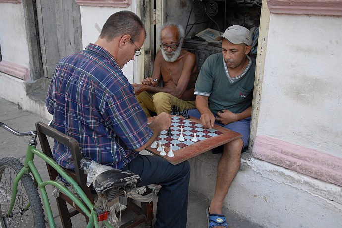Giocando a scacchi - Fotografia di Bayamo - Cuba 2010