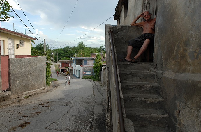 Persona riposando - Fotografia di Bayamo - Cuba 2010