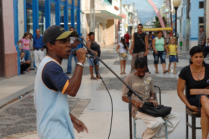 Ragazzo cantando - Fotografia di Bayamo - Cuba 2010