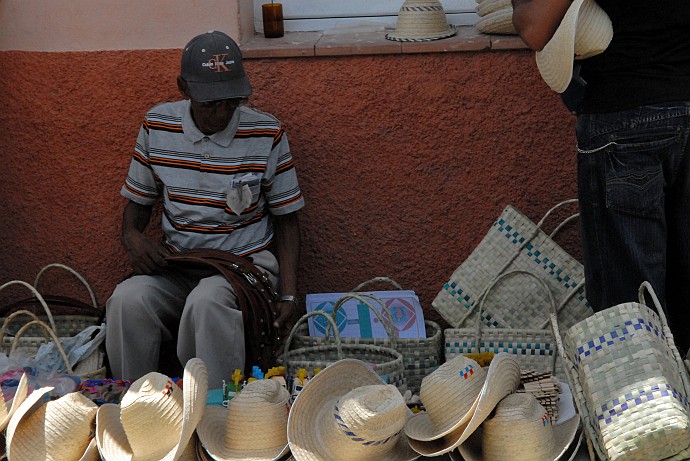 Venditore di cappelli - Fotografia di Bayamo - Cuba 2010