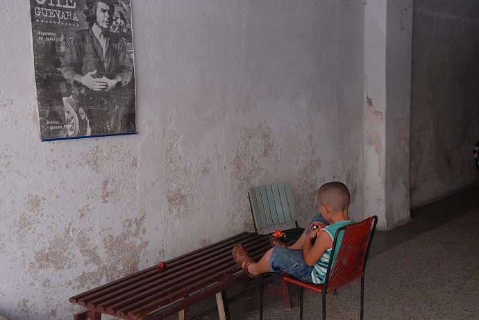 Bambino giocando - Fotografia di Camaguey - Cuba 2010