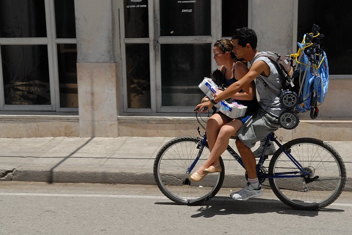 Bicicletta in due - Fotografia di Camaguey - Cuba 2010