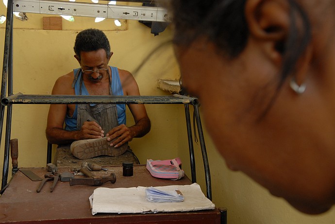 Calzolaio - Fotografia di Camaguey - Cuba 2010