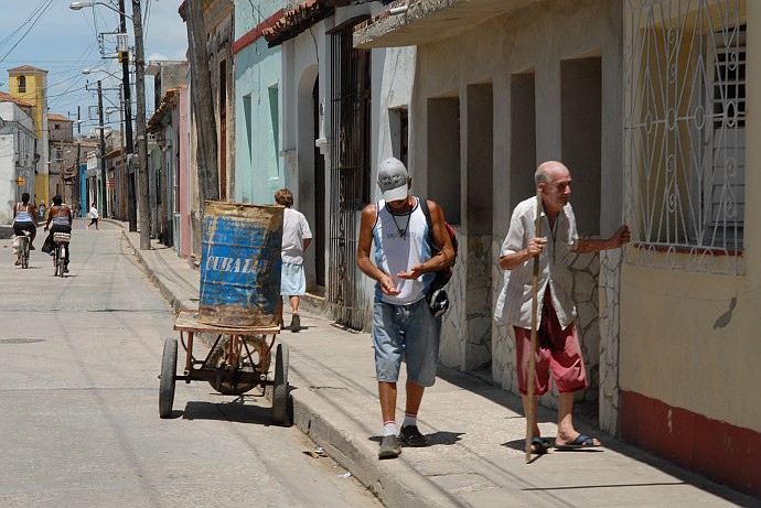 Gente per strada - Fotografia di Camaguey - Cuba 2010