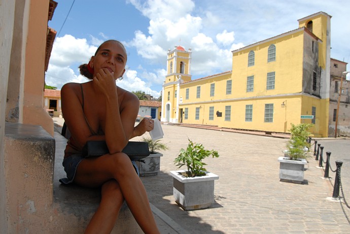 Ragazza seduta - Fotografia di Camaguey - Cuba 2010