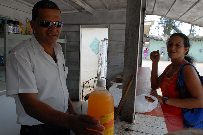 Refresco - Fotografia di Camaguey - Cuba 2010