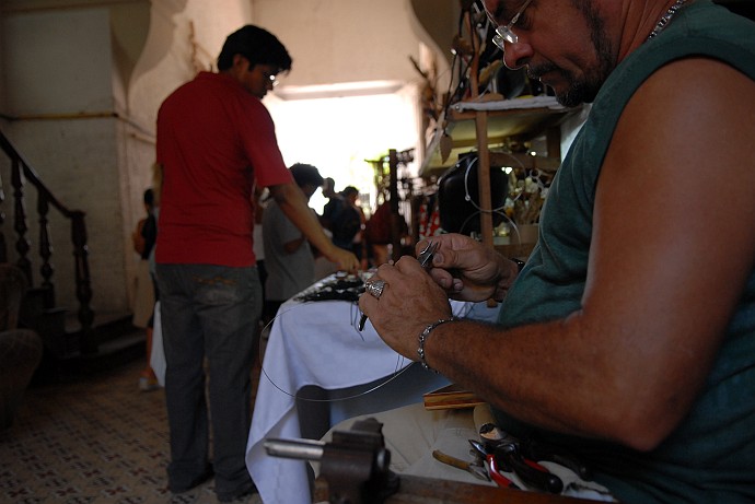 Artigiano all'opera - Fotografia di Cienfuegos - Cuba 2010