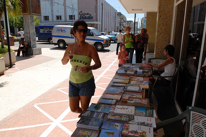 Bancarella libri - Fotografia di Cienfuegos - Cuba 2010