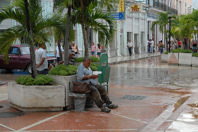 Persona seduta - Fotografia di Cienfuegos - Cuba 2010