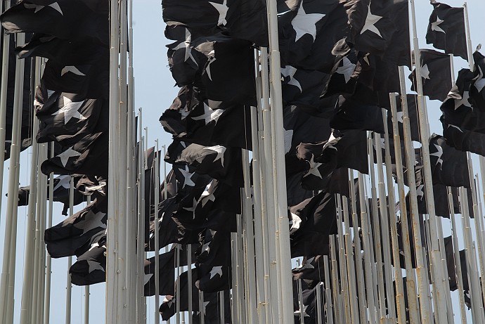 138 bandiere nere con una stella bianca - Fotografia della Havana - Cuba 2010