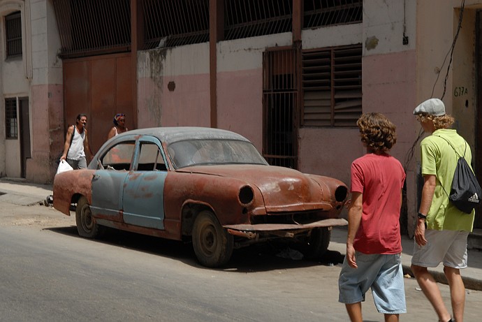 Automobile in riparazione - Fotografia della Havana - Cuba 2010
