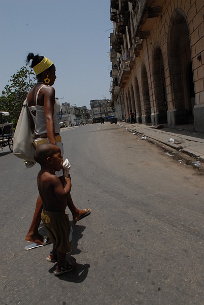 Bambino con il gelato - Fotografia della Havana - Cuba 2010