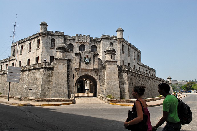 Costruzione della policia nacional revolucionaria - Fotografia della Havana - Cuba 2010