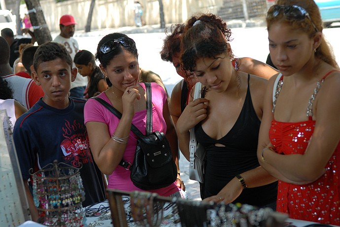 Curiosando nel mercato - Fotografia della Havana - Cuba 2010