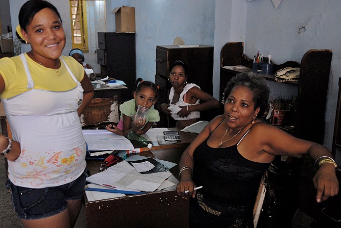 Famiglia allo spaccio - Fotografia della Havana - Cuba 2010