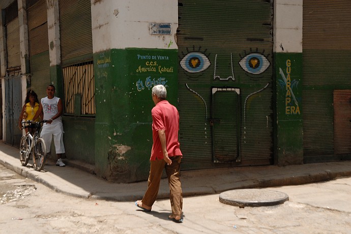 Occhio alla serranda - Fotografia della Havana - Cuba 2010