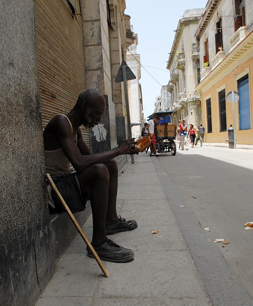 Persona seduta - Fotografia della Havana - Cuba 2010