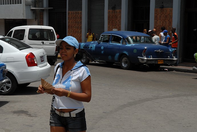Ragazza con ventaglio - Fotografia della Havana - Cuba 2010