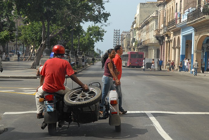 Sidecar allo stop - Fotografia della Havana - Cuba 2010