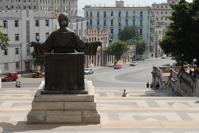 Statua Università - Fotografia della Havana - Cuba 2010