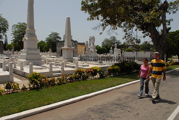 Visitatori del cimitero - Fotografia della Havana - Cuba 2010