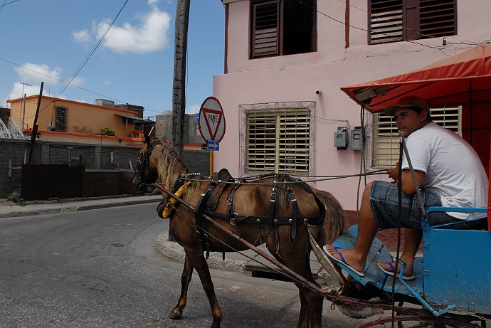 Carro allo stop - Fotografia di Holguin - Cuba 2010