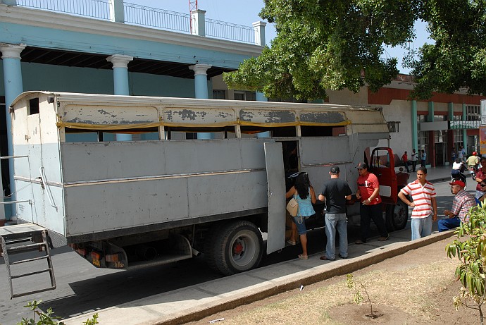 Corriera cubani - Fotografia di Holguin - Cuba 2010