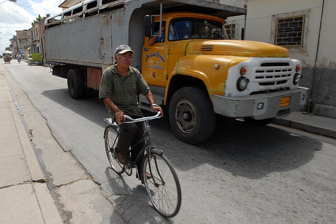 In strada - Fotografia di Holguin - Cuba 2010