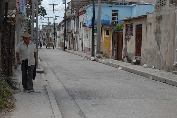 Persona caminando - Fotografia di Holguin - Cuba 2010