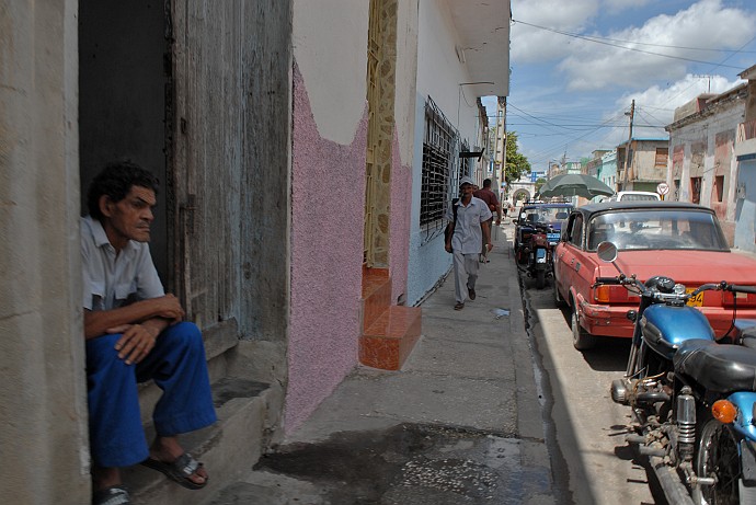 Persona seduta - Fotografia di Holguin - Cuba 2010