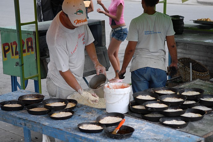 Preparazione pizze - Fotografia di Holguin - Cuba 2010