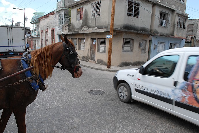 Traffico urbano - Fotografia di Holguin - Cuba 2010