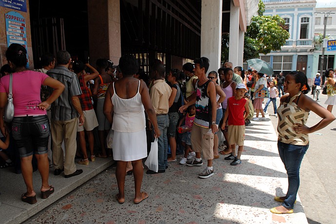 Coppelia ingresso - Fotografia di Santa Clara - Cuba 2010