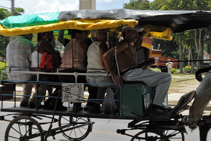 Passeggeri in carrozza - Fotografia di Santa Clara - Cuba 2010