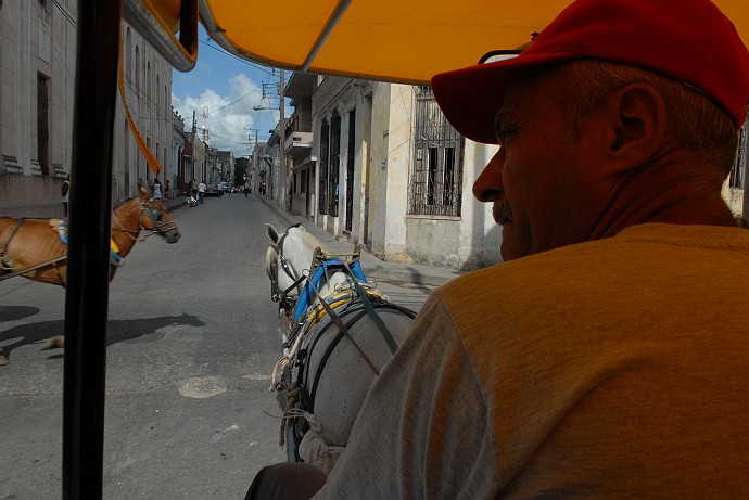 Sul carro - Fotografia di Santa Clara - Cuba 2010
