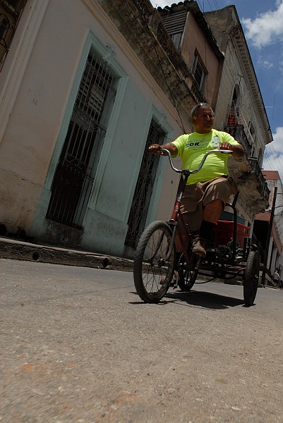 Trasporti con la bicicletta - Fotografia di Santa Clara - Cuba 2010