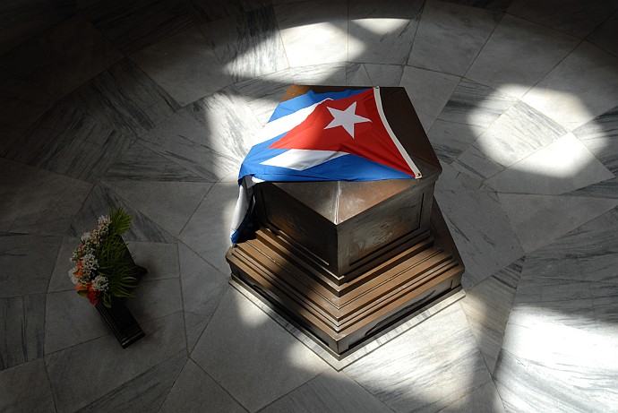 Dentro al mausoleo di Jose Marti - Fotografia di Santiago di Cuba - Cuba 2010