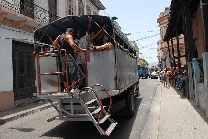 Mezzo di trasporto per cubani - Fotografia di Santiago di Cuba - Cuba 2010