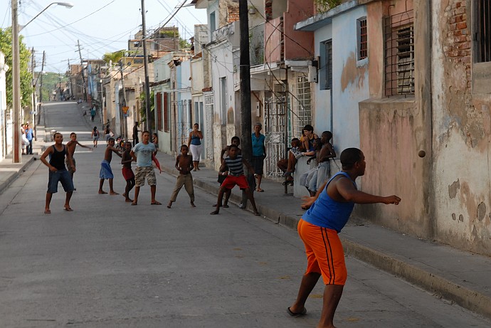 Ragazzi giocando - Fotografia di Santiago di Cuba - Cuba 2010