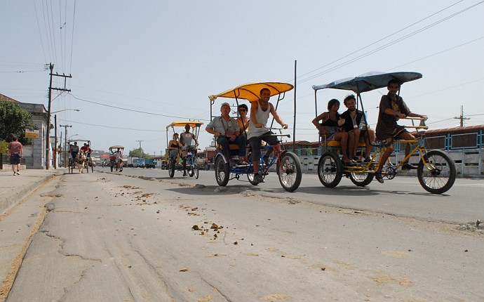 Riscio per strada - Fotografia di Santiago di Cuba - Cuba 2010