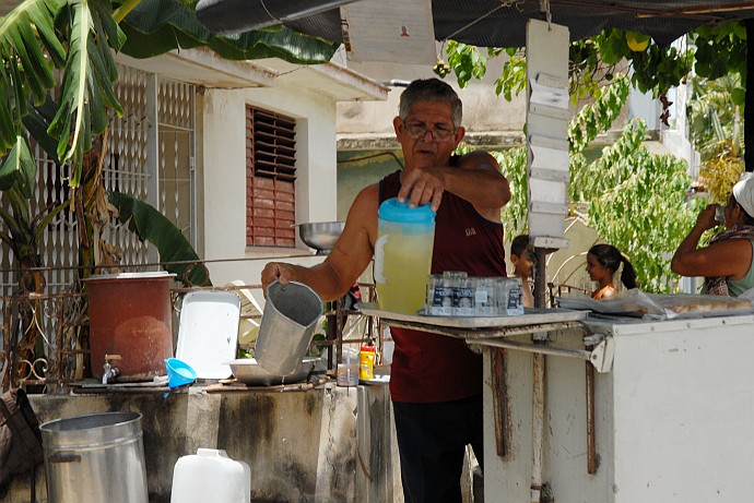 Venditore-di-bevande - Cuba 2010