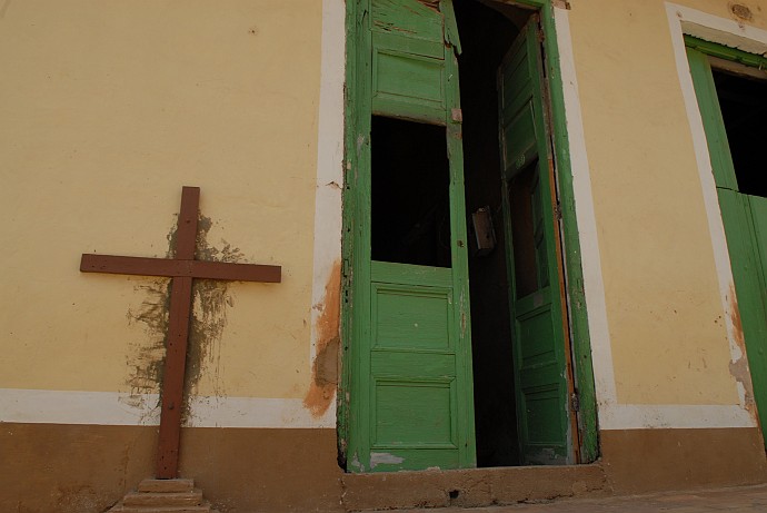 Croce alla porta - Fotografia di Trinidad - Cuba 2010