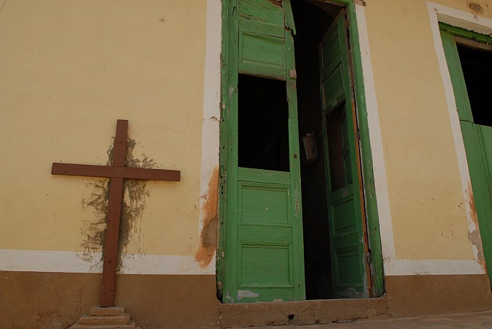 Croce alla porta - Fotografia di Trinidad - Cuba 2010