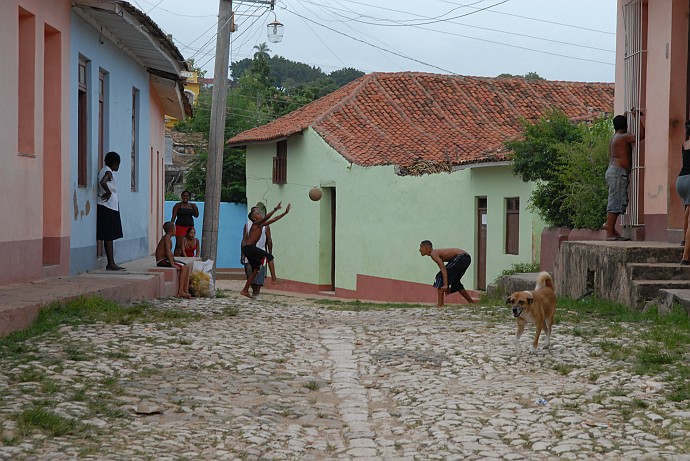 Ragazzi che giocano - Fotografia di Trinidad - Cuba 2010