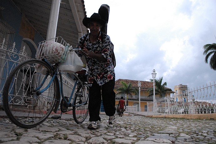 Trainando la bicicletta - Fotografia di Trinidad - Cuba 2010