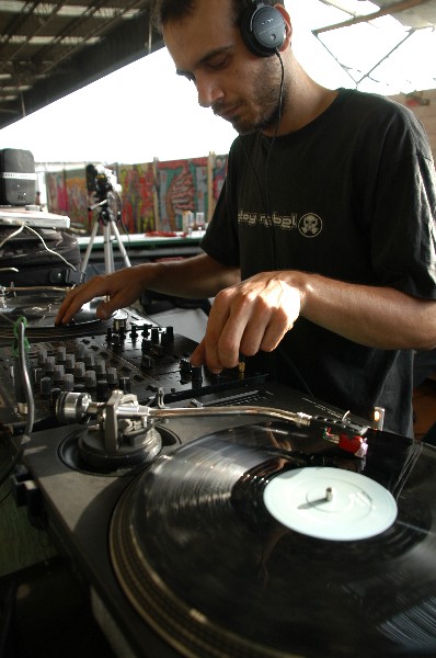 DJ
